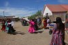 Foto de mujeres rarámuri danzando en la Semana Santa en Cuauhtémoc